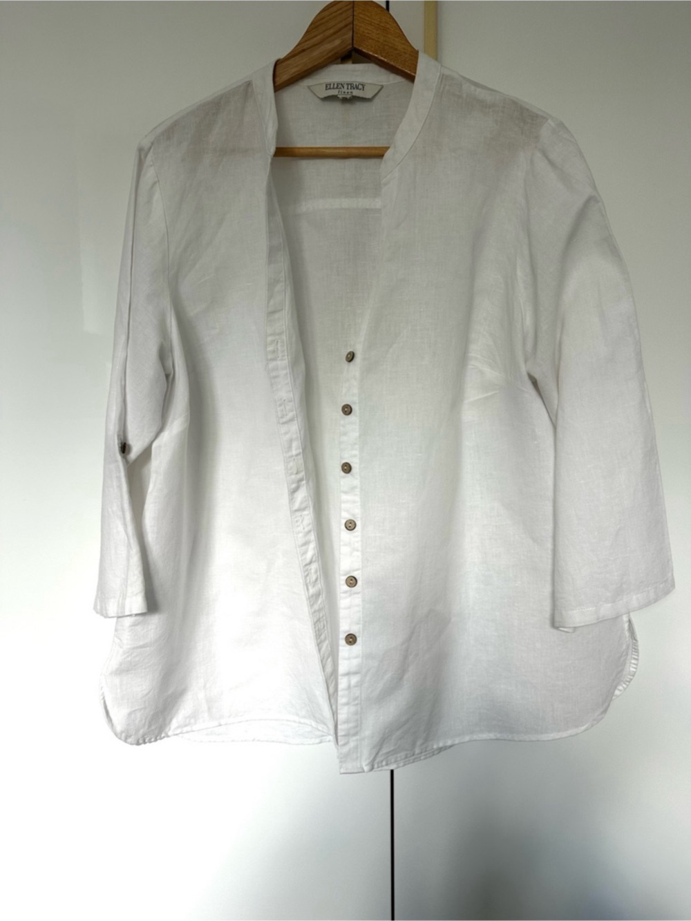 Ellen Tracy White Linen Blend Button Front blouse